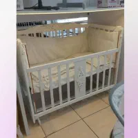 تخت کنار مادر