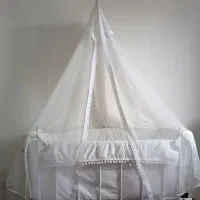 تخت کنار مادر