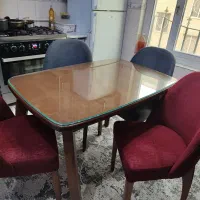 میز غذاخوری سالم بدون فرورفتگی صندلی ها