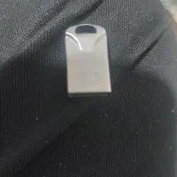 یک فلش ۳۲گیگ