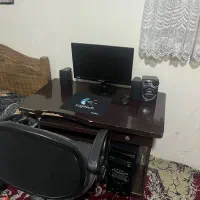 کامیپوتر با تمامی لوازم هرچیزی که داخل عکس هست