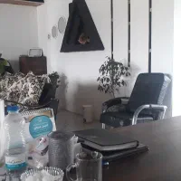 ۲ همکارخانم مشاور  در املاک
