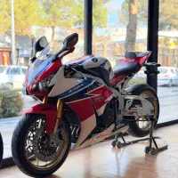 Cbr 1000 s spishiyal 2014|موتورسیکلت|تهران, بهارستان|دیوار