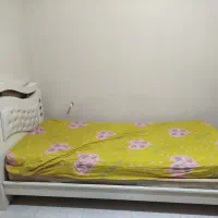تخت در حد نو با دو عدد تشک