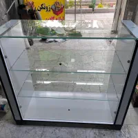 ویترین شیشه ای