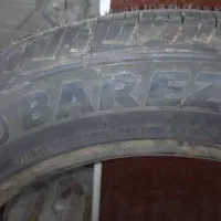 یک حلقه لاستیک بارز بدون رینگ 215/55R17