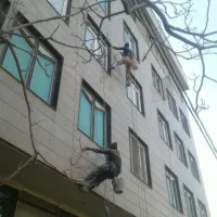 شرکت کار در ارتفاع کاردرارتفاع شستشو پیچرولپلاک و