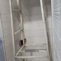 چهار پایه آهنی و محکم