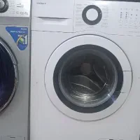 یک عدد ماشین لباسشویی تمام اتومات بست