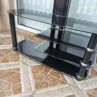 میز تلویزیون شیشه‌ای