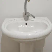 روشویی همراه با شیر آب