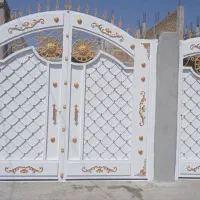 رنگ کاری ورنگ آمیزی درب حیاط پنجره دیوار وساختمان