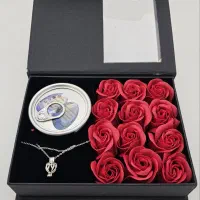 گردبند مراورید عشق با ۱۲ شاخه گل رز