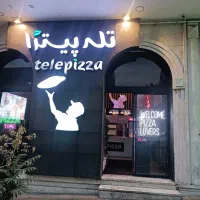 پیتزا زن و کمک پیتزا زن