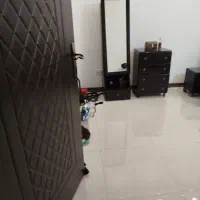 دراور و آینه ایستاده و تخت دو نفره و کمد بچه