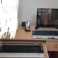 کامپیوتر (کیس و مانتیور و میز و موس و کیبورد )