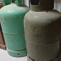 دو عدد کپسول گاز پرسی تقریبا پر میباشد