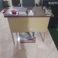 میز فلزی و صندلی چرخ دار درجه یک