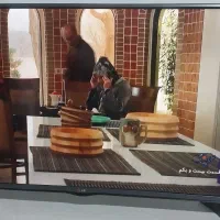 تلویزیون ال جی 42اینچ و میز تلویزیون