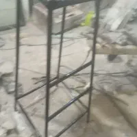 فروش یک عددچهارپایه فلزی