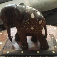 مجسمه چوبی