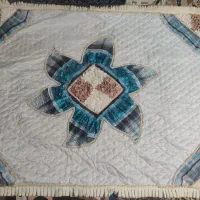 رو تختی با بالش