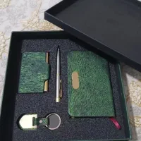 کادویی شیک ۴تیکه دفترچه خودکار جاکلیدی جاکارتی