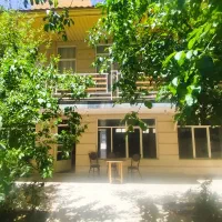 200متری (یک طبقه ویلای)  بر اصلی خ حافظ