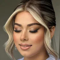 نیاز به شنیون کار دارم که مدل بزنه کاملارایگان