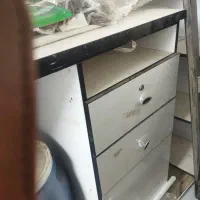 میز جلوی مغازه