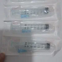 تعدادی سرنگ ۲و۵ و۱۰ سی سی
