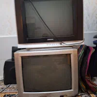 دو عدد تلویزیون قدیمی