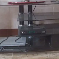 میز تلویزیون شیشه ای سالم و تمیز