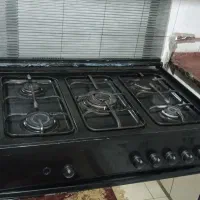 اجاق گاز  تمیز بدون خرابی،هر پنج شعله کار میکنه