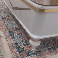 میزوسط و سه عدد عسلی