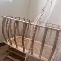 گهواره یا تخت کنار مادر