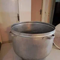 دیگ بزرگ با ارتفاع ۶۰ سانت و قطر  ۹۰ سانت