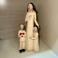 مجسمه مادر و کودکان