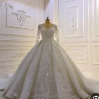 به علت جمع آوری مغازه کلیه لباس عروس فروشی