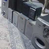 باند و اسپیکر کامپیوتر و جعبه خالی