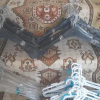آویز لباس و رگال