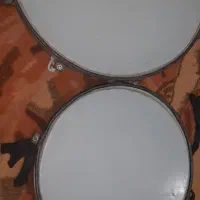 دو عدد نقاره . یا طبل