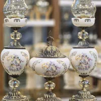 شمعدان و کاپ سرامیکی