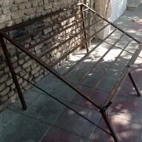 میز اهنی برای میو فروشی