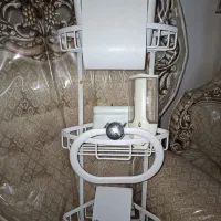 تعدادی لوازم حمام و سرویس بهداشتی