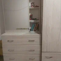 یک عدد کمد لباسی ودرآور سالم و تابلو ال ای دی