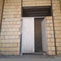 اجاره انباری در بر خیابان طریقت ، ستایش