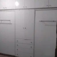 دو عدد تخت تاشو به همراه کمد دیواری