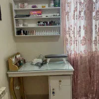 میز ناخنکاری همراه با استند و صندلی