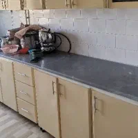 دوتا کابینت فلزی سه در زمینی محکم و سالم